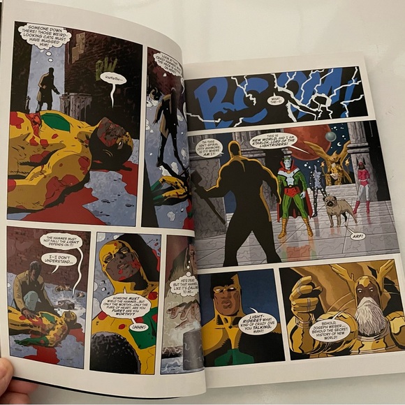 2 Dark Horse Comics - Black Hammer Series Books 1 & 2 - Picture 4 of 4